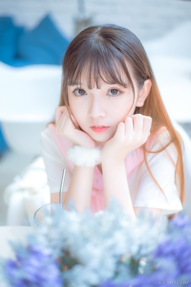 别抱怨生活的无聊生活嘛，就是无聊中自己找些乐子。我可以被打败但我不允许自己爬不起来。